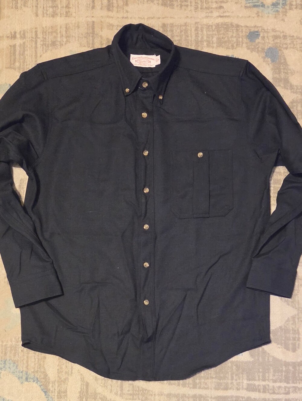 Filson Vintage Wool Button Down Dress Shirt. Size M. Black. NWT.